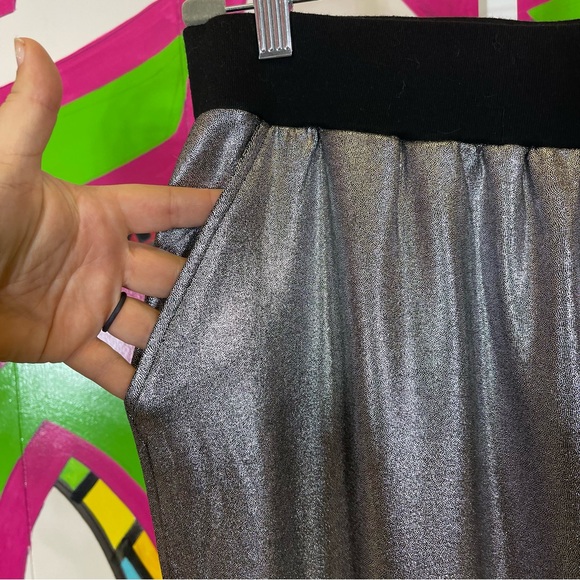 NWT, Livi Jogger Pant. Shiny Material. Size 18/20. - Picture 2 of 8